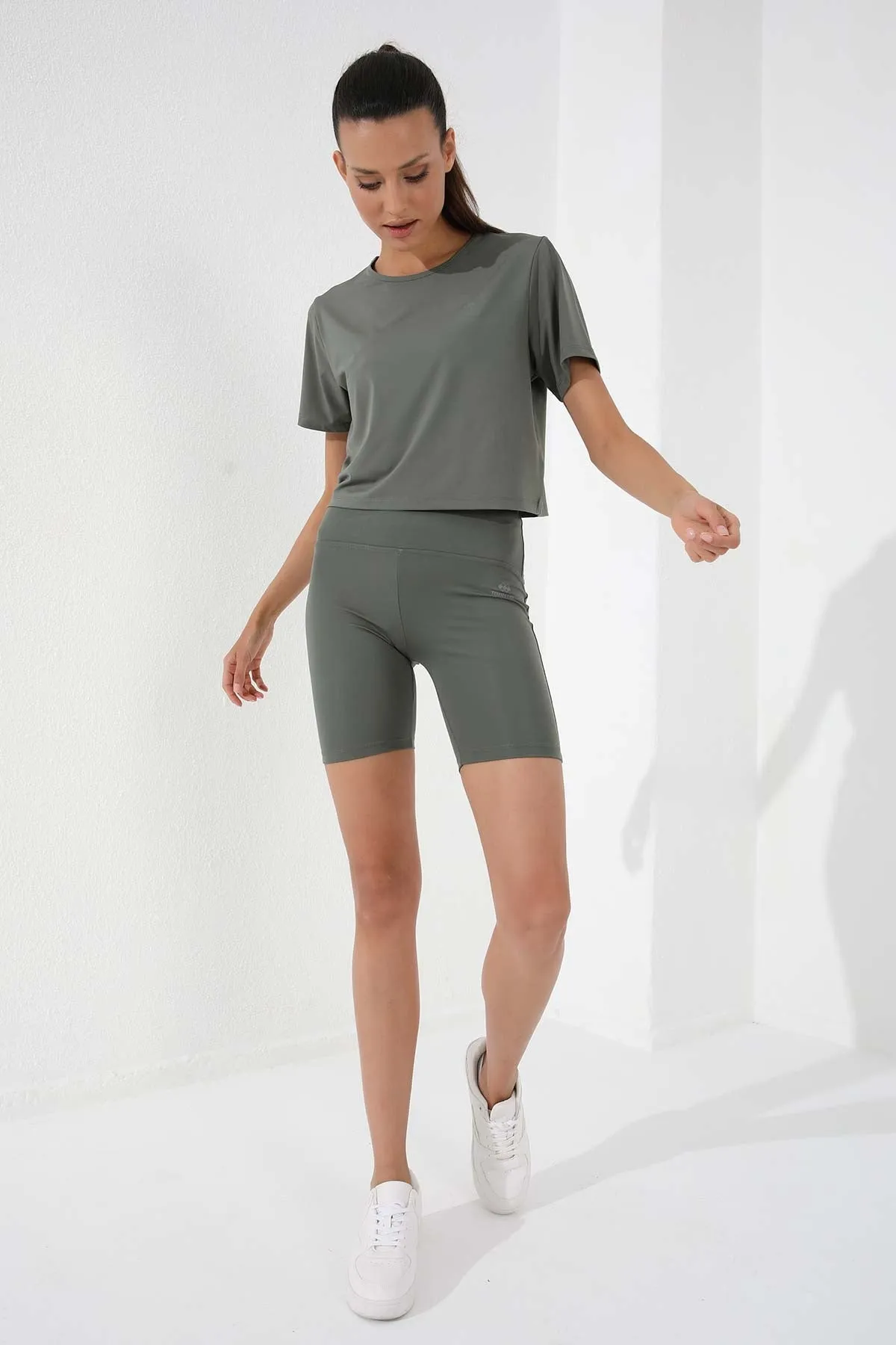 basic kisa kol standart kalip o yaka kadin crop top t-shirt - 97143