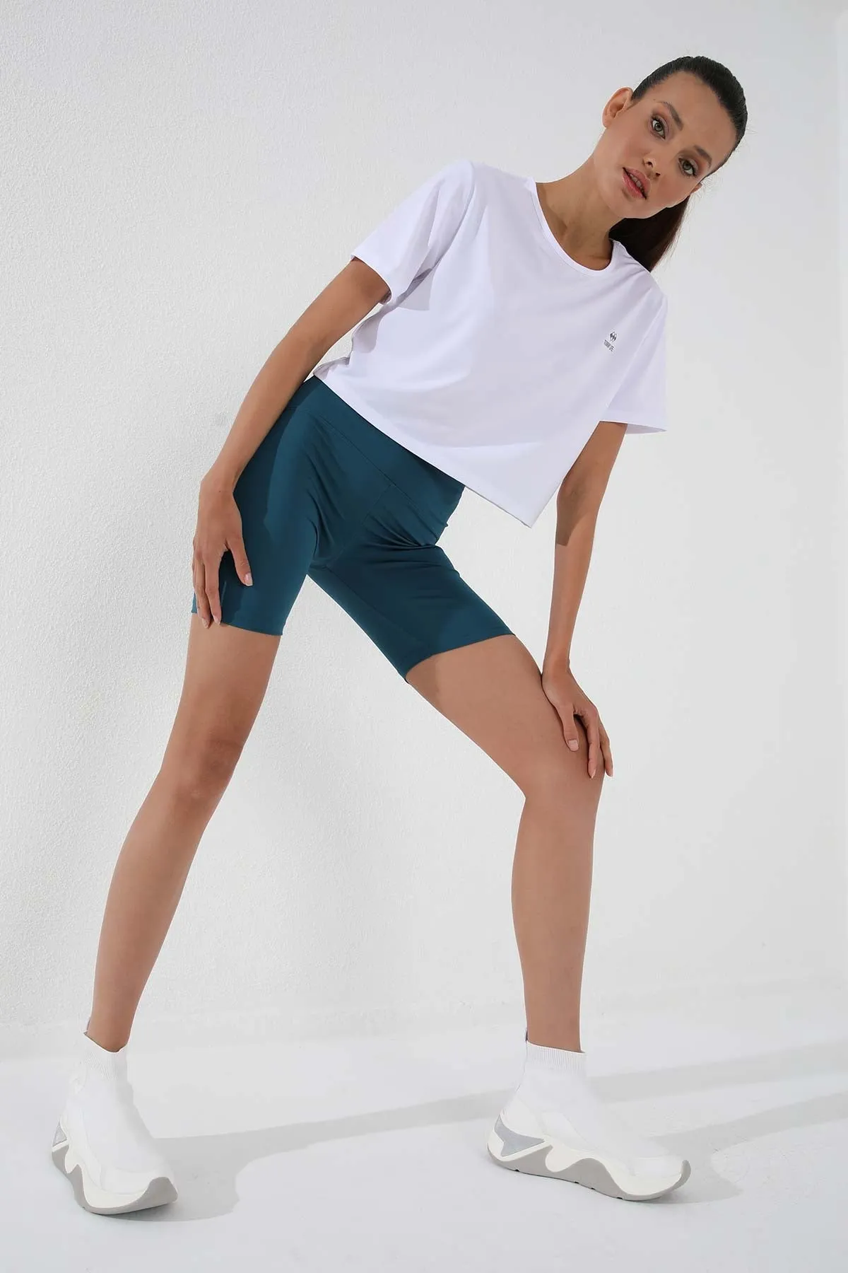 basic kisa kol standart kalip o yaka kadin crop top t-shirt - 97143
