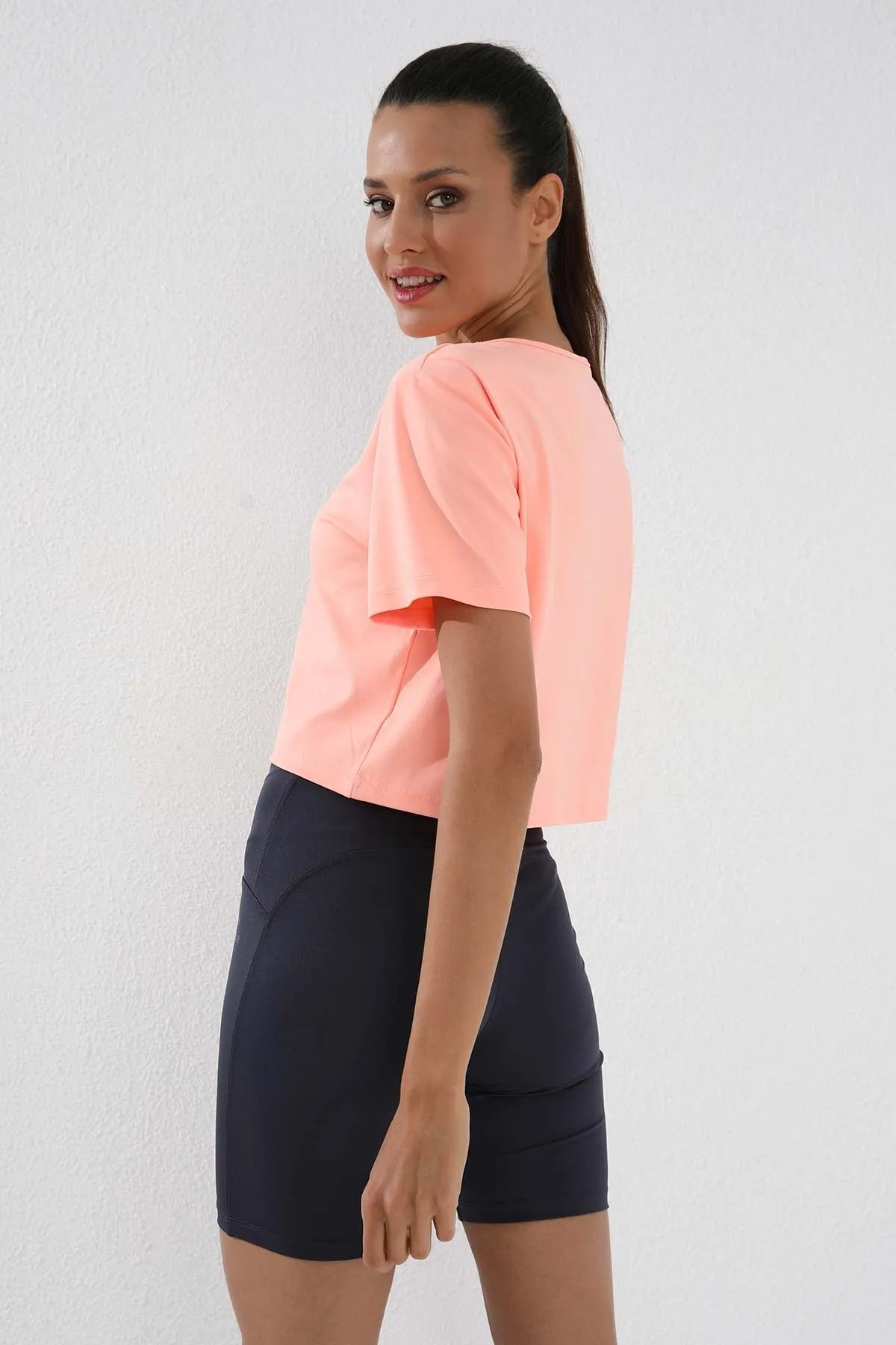 basic kisa kol standart kalip o yaka kadin crop top t-shirt - 97143