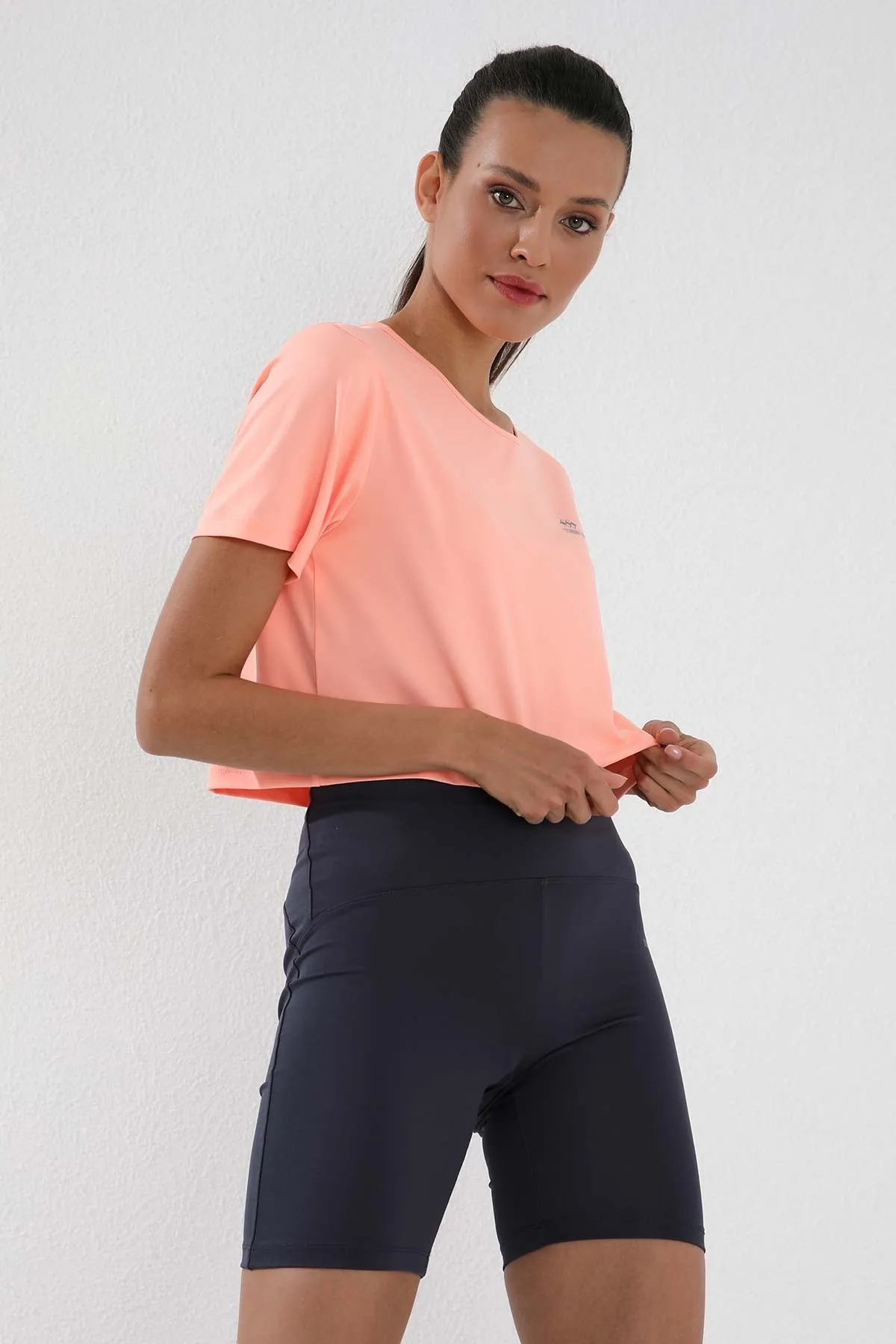 basic kisa kol standart kalip o yaka kadin crop top t-shirt - 97143