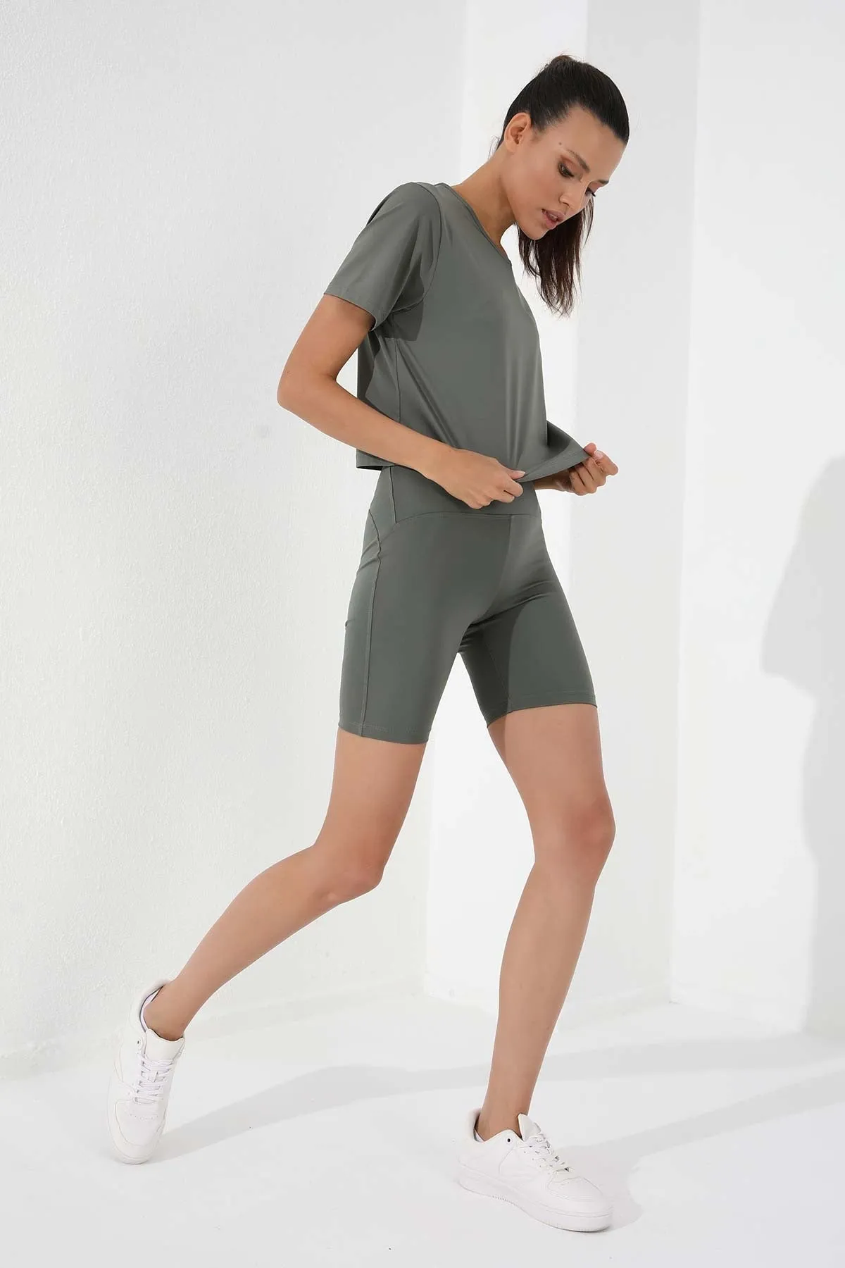basic kisa kol standart kalip o yaka kadin crop top t-shirt - 97143